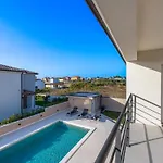 Ferienvilla Dvor Mit Privatem Pool By Interhome