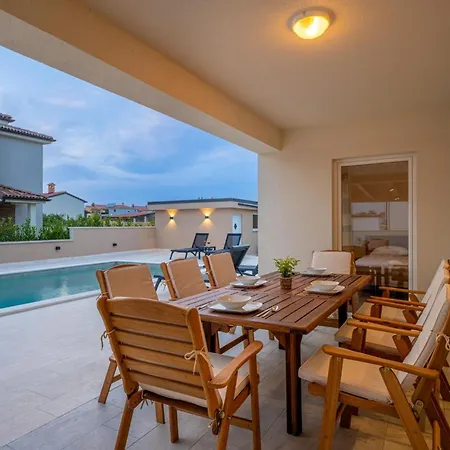 Ferienvilla Dvor Mit Privatem Pool By Interhome *