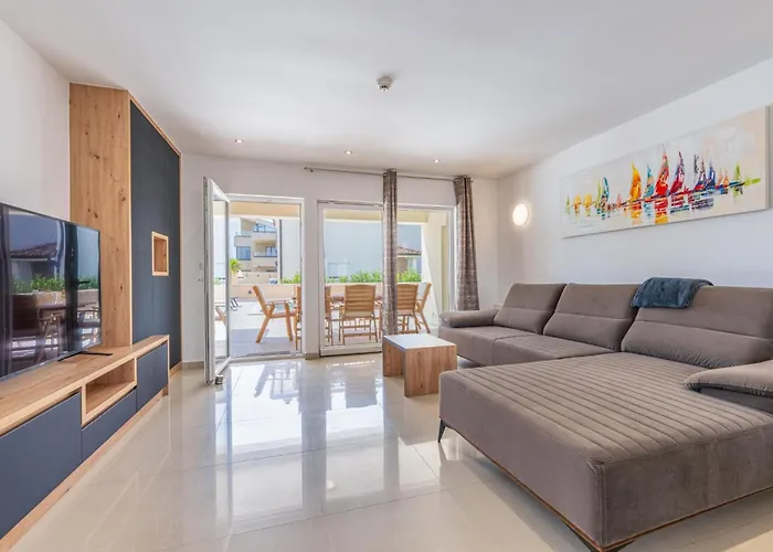 Ferienvilla Dvor Mit Privatem Pool By Interhome