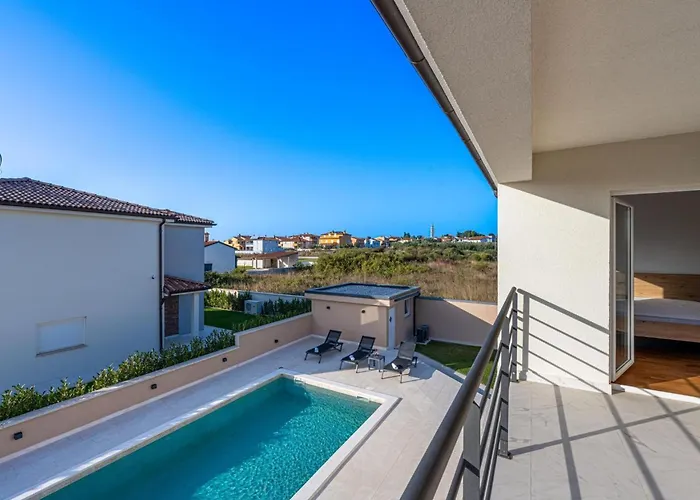 Ferienvilla Dvor Mit Privatem Pool By Interhome