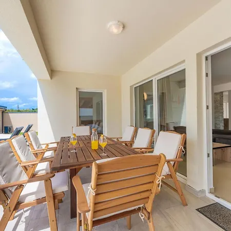 Dom wakacyjny Ferienvilla Dvor Mit Privatem Pool By Interhome *