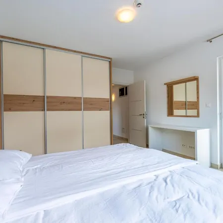 Ferienvilla Dvor Mit Privatem Pool By Interhome Dom wakacyjny *