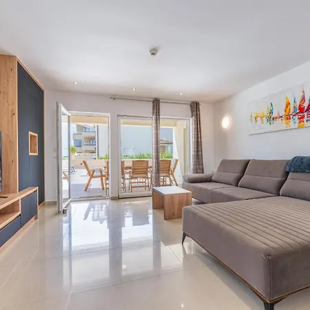 Ferienvilla Dvor Mit Privatem Pool By Interhome