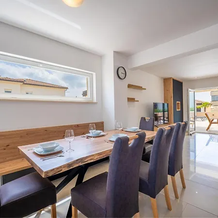 Dom wakacyjny Ferienvilla Dvor Mit Privatem Pool By Interhome