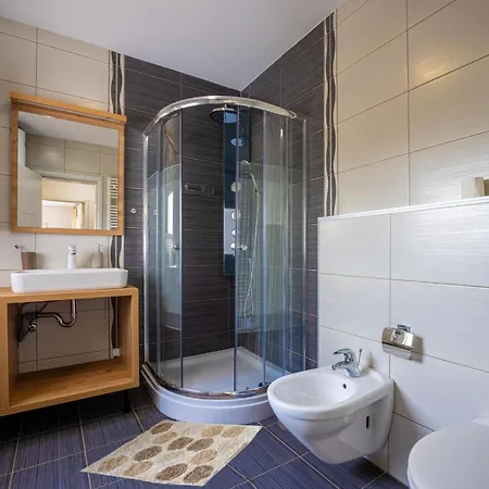 Dom wakacyjny Ferienvilla Dvor Mit Privatem Pool By Interhome *