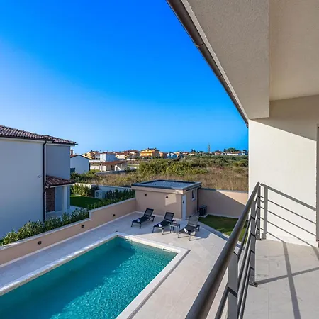 Ferienvilla Dvor Mit Privatem Pool By Interhome