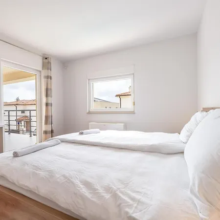 Ferienvilla Dvor Mit Privatem Pool By Interhome