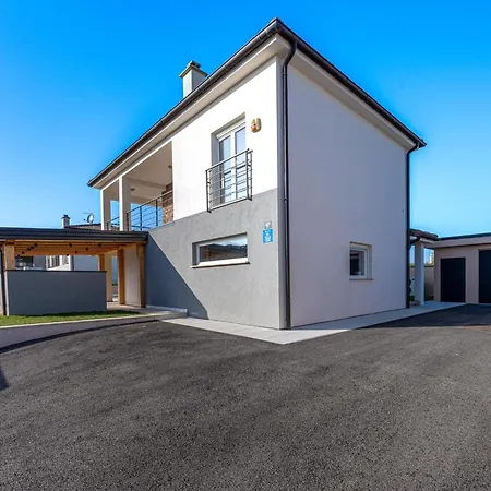 Ferienvilla Dvor Mit Privatem Pool By Interhome