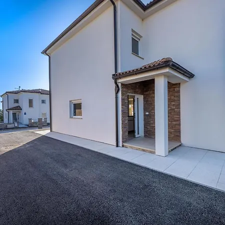 Ferienvilla Dvor Mit Privatem Pool By Interhome Dom wakacyjny