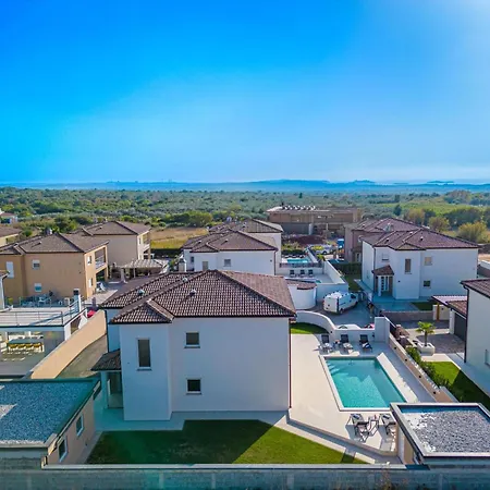 Ferienvilla Dvor Mit Privatem Pool By Interhome Vodnjan