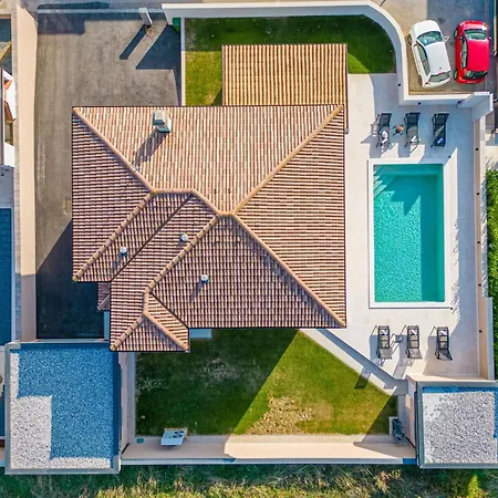 Dom wakacyjny Ferienvilla Dvor Mit Privatem Pool By Interhome
